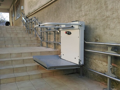 Наклонное (лестничное) подъёмное устройство с платформой БК 320 со стабилизатором