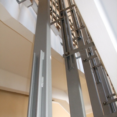 Наклонное (лестничное) подъёмное устройство с платформой БК 320 на сквозных стойках